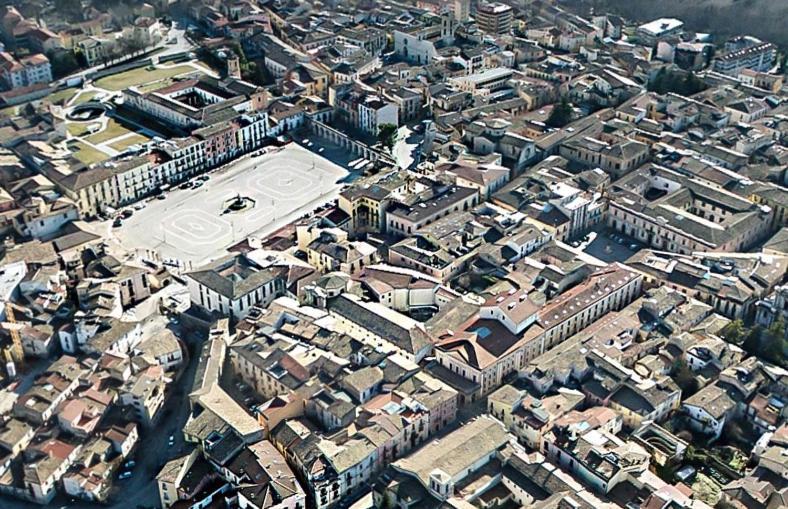 Dietro Piazza Maggiore Sulmona Ngoại thất bức ảnh
