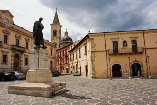 Dietro Piazza Maggiore Sulmona Ngoại thất bức ảnh