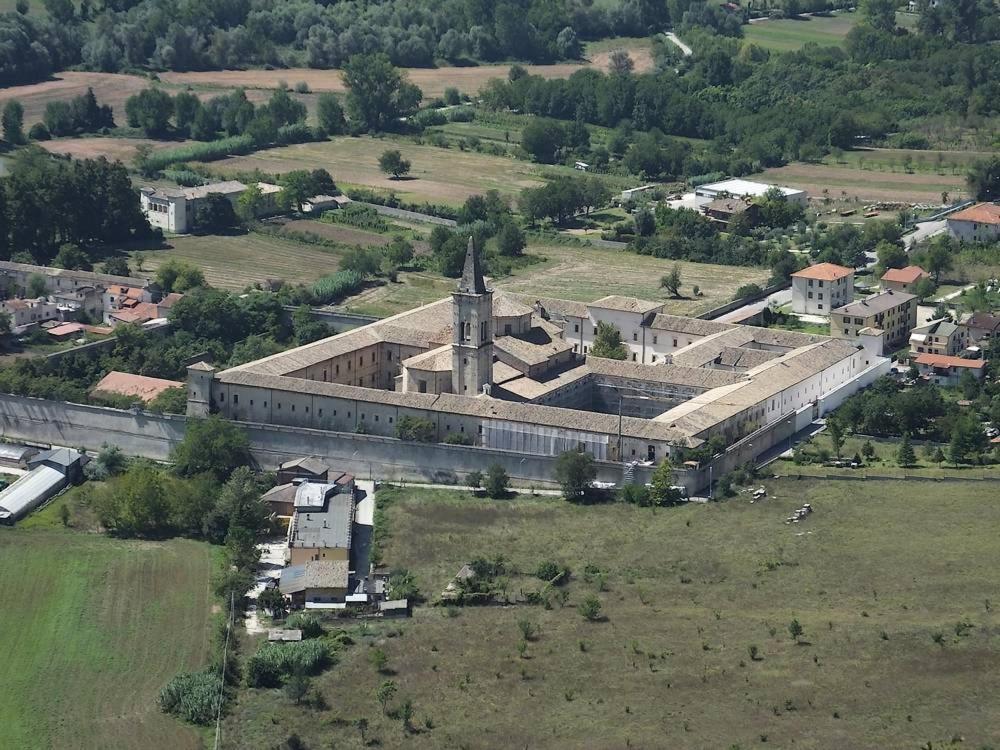 Dietro Piazza Maggiore Sulmona Ngoại thất bức ảnh